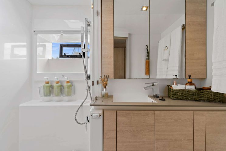 Charter Yacht ONE LOVE - Leopard 50 - 3 Cabins - St Thomas - St John - St Croix - USVI - Caribbean