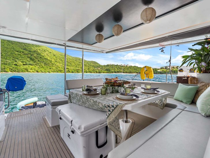 ONE LOVE - Leopard 50 - al fresco dining area ONE LOVE - Leopard 50 - al fresco dining area