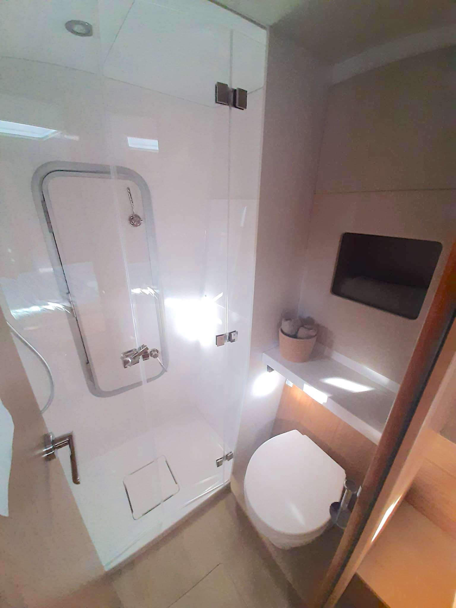 CRAZY BABY TOO Bali 5.8 - VIP cabin 1 bathroom