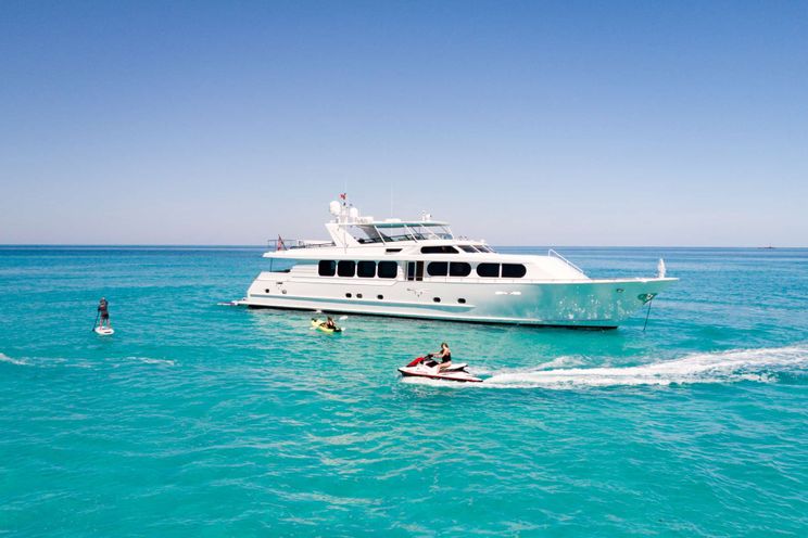 Charter Yacht BIRDY - Broward 110 - 4 Cabins - Nassau - Exumas - Bahamas