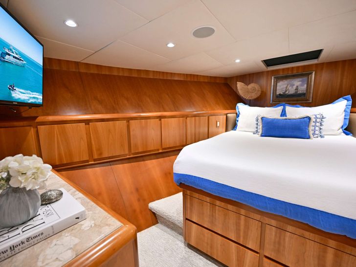 BIRDIE Broward 110 - VIP cabin BIRDIE Broward 110 - VIP cabin