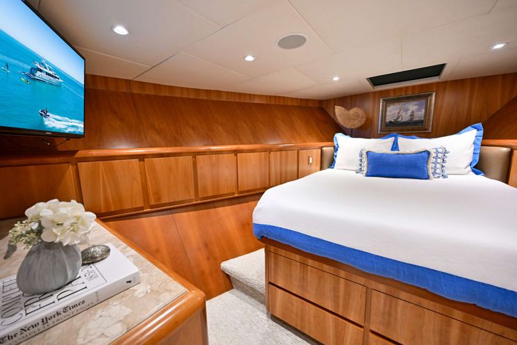 Charter Yacht BIRDY - Broward 110 - 4 Cabins - Nassau - Exumas - Bahamas