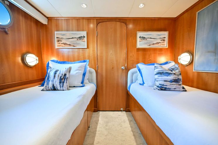 Charter Yacht BIRDY - Broward 110 - 4 Cabins - Nassau - Exumas - Bahamas