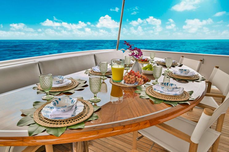 Charter Yacht BIRDY - Broward 110 - 4 Cabins - Nassau - Exumas - Bahamas