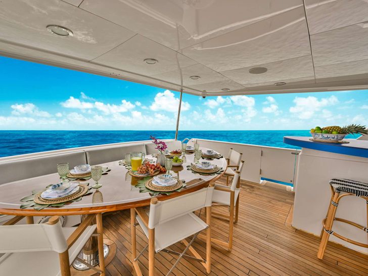 BIRDIE Broward 110 - aft deck BIRDIE Broward 110 - aft deck
