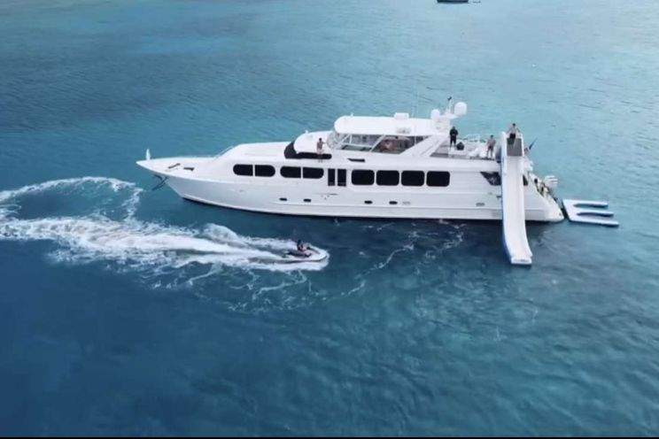 Charter Yacht BIRDY - Broward 110 - 4 Cabins - Nassau - Exumas - Bahamas