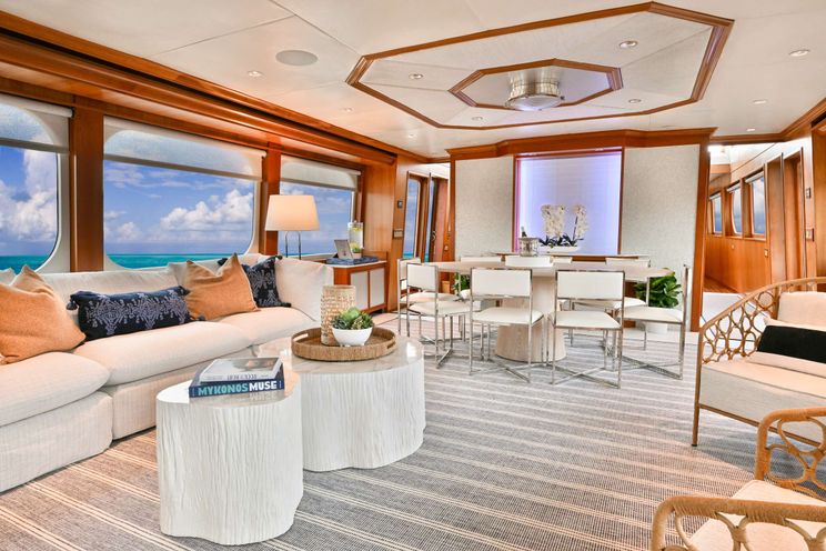 Charter Yacht BIRDY - Broward 110 - 4 Cabins - Nassau - Exumas - Bahamas