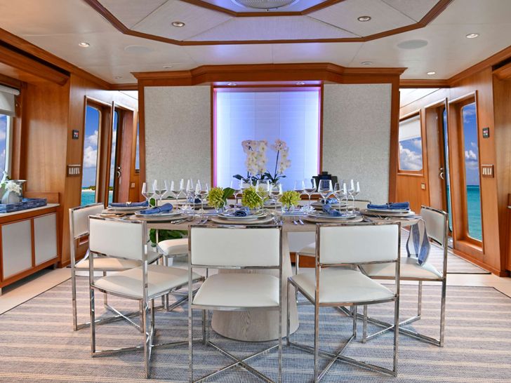 BIRDIE Broward 110 - dining area BIRDIE Broward 110 - dining area