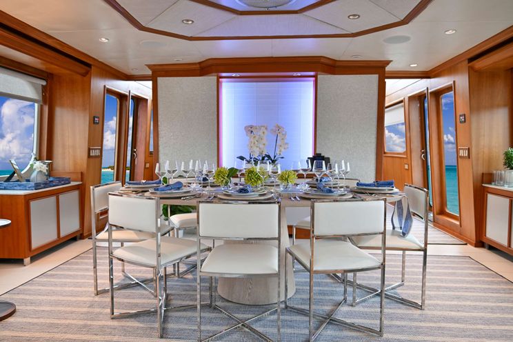 Charter Yacht BIRDY - Broward 110 - 4 Cabins - Nassau - Exumas - Bahamas