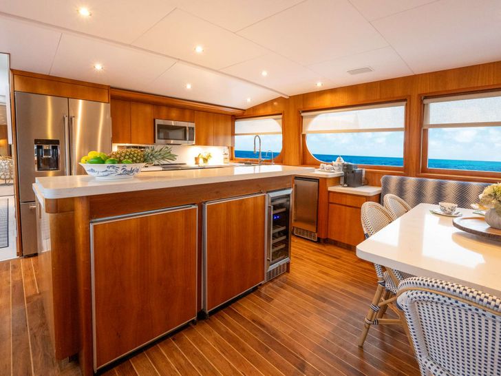 BIRDIE Broward 110 - galley BIRDIE Broward 110 - galley