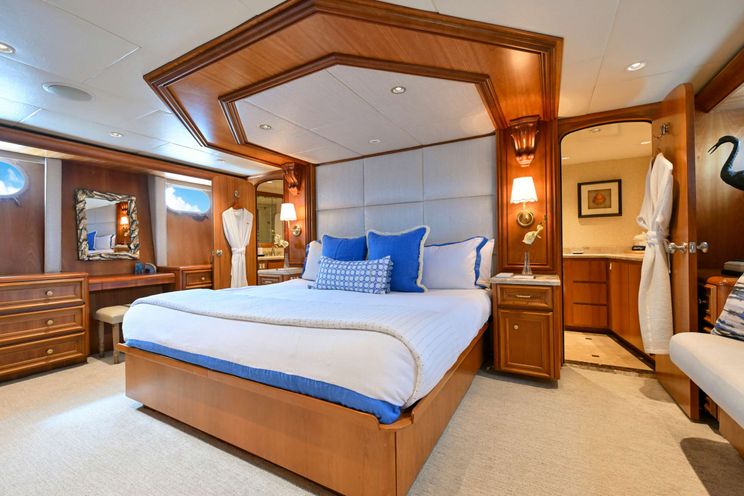 Charter Yacht BIRDY - Broward 110 - 4 Cabins - Nassau - Exumas - Bahamas