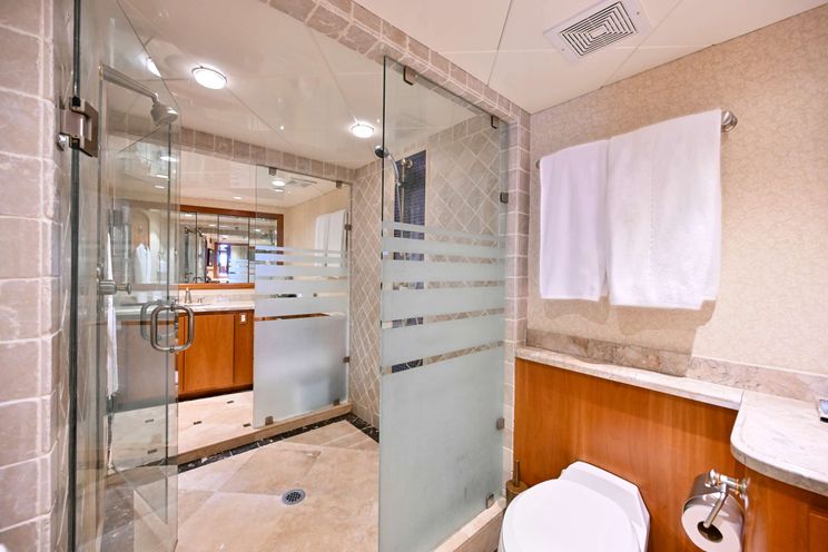 Charter Yacht BIRDY - Broward 110 - 4 Cabins - Nassau - Exumas - Bahamas