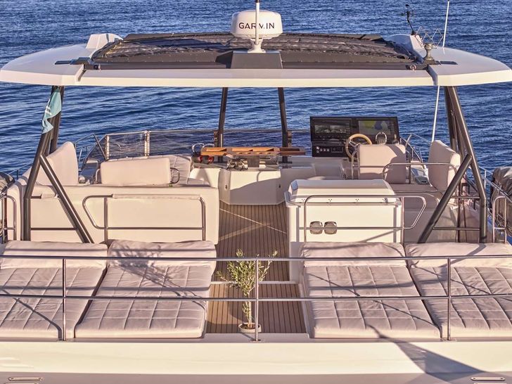 MAJESTY OF GREECE Fountaine Pajot Power 67 - flybridge sunbathing area MAJESTY OF GREECE Fountaine Pajot Power 67 - flybridge sunbathing area