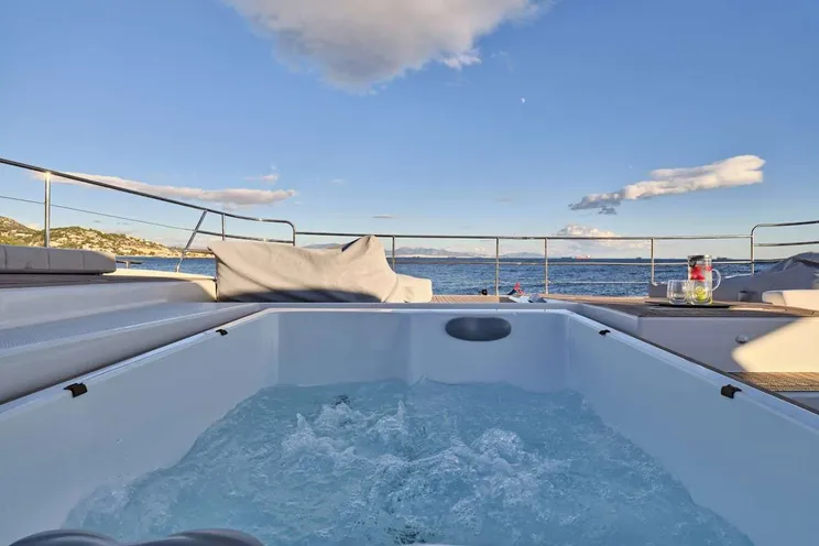 Charter Yacht MAJESTY OF GREECE - Fountaine Pajot Power 67 - 5 Cabins - Nea Peramos - Athens - Mykonos - Paros - Cyclades - Greece