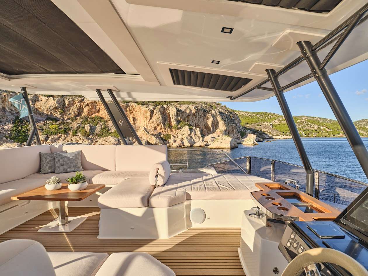 Charter Yacht MAJESTY OF GREECE - Fountaine Pajot Power 67 - 5 Cabins - Nea Peramos - Athens - Mykonos - Paros - Cyclades - Greece
