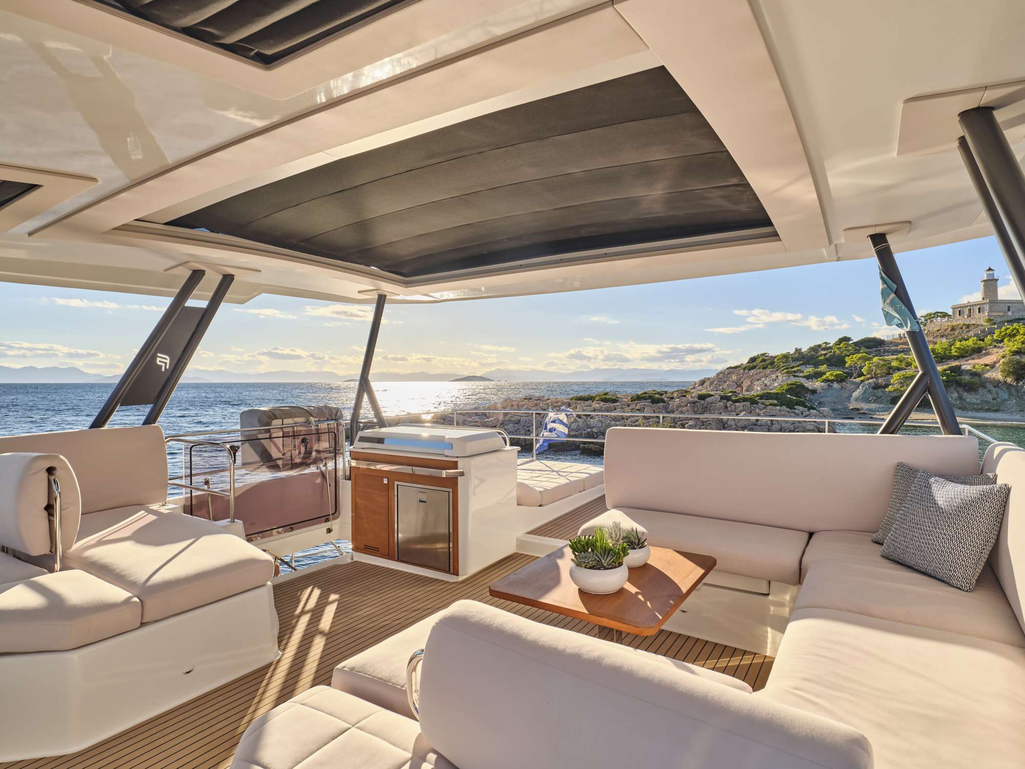 Charter Yacht MAJESTY OF GREECE - Fountaine Pajot Power 67 - 5 Cabins - Nea Peramos - Athens - Mykonos - Paros - Cyclades - Greece