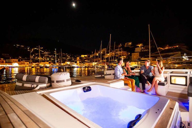 Charter Yacht MAJESTY OF GREECE - Fountaine Pajot Power 67 - 5 Cabins - Nea Peramos - Athens - Mykonos - Paros - Cyclades - Greece