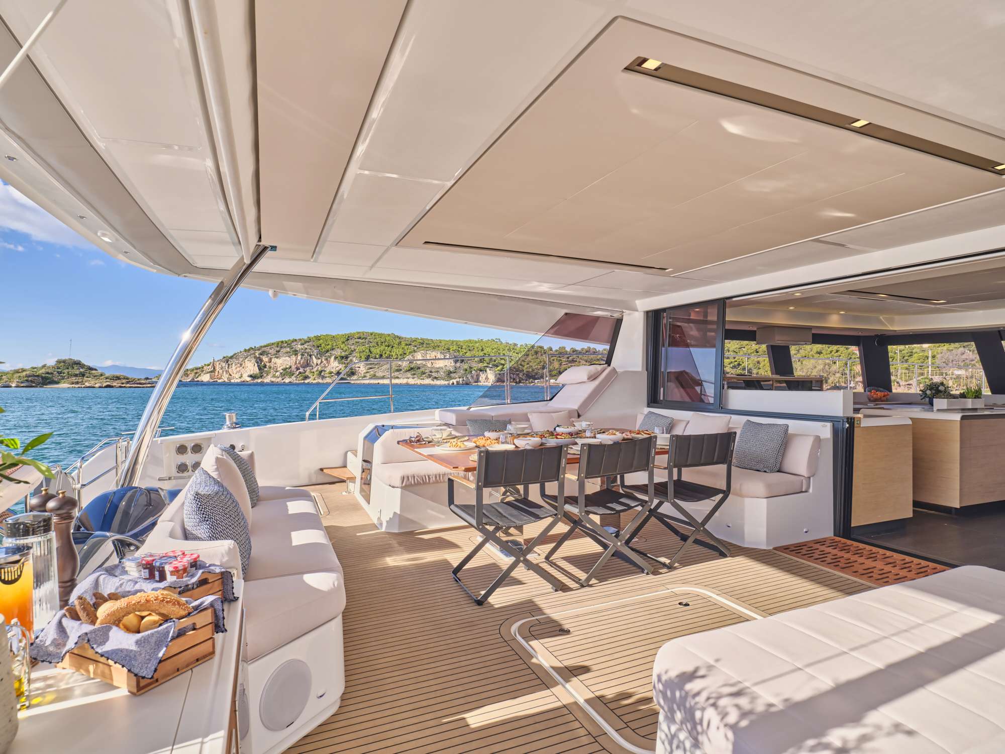 Charter Yacht MAJESTY OF GREECE - Fountaine Pajot Power 67 - 5 Cabins - Nea Peramos - Athens - Mykonos - Paros - Cyclades - Greece
