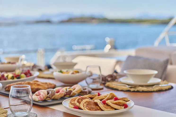 Charter Yacht MAJESTY OF GREECE - Fountaine Pajot Power 67 - 5 Cabins - Nea Peramos - Athens - Mykonos - Paros - Cyclades - Greece