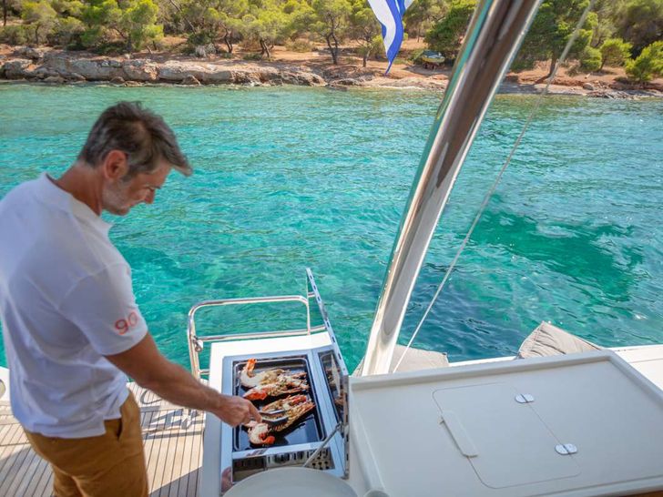 MAJESTY OF GREECE Fountaine Pajot Power 67 - BBQ MAJESTY OF GREECE Fountaine Pajot Power 67 - BBQ