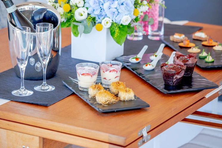 Charter Yacht MAJESTY OF GREECE - Fountaine Pajot Power 67 - 5 Cabins - Nea Peramos - Athens - Mykonos - Paros - Cyclades - Greece