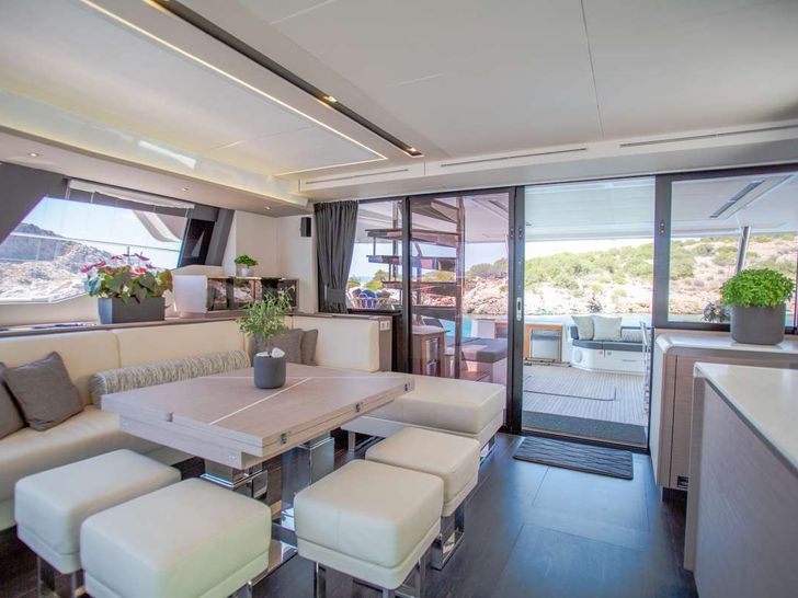 MAJESTY OF GREECE Fountaine Pajot Power 67 - saloon MAJESTY OF GREECE Fountaine Pajot Power 67 - saloon