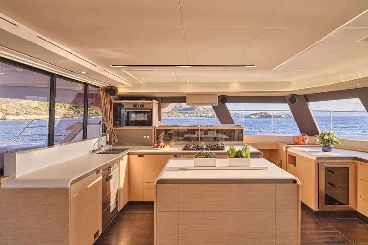 Charter Yacht MAJESTY OF GREECE - Fountaine Pajot Power 67 - 5 Cabins - Nea Peramos - Athens - Mykonos - Paros - Cyclades - Greece