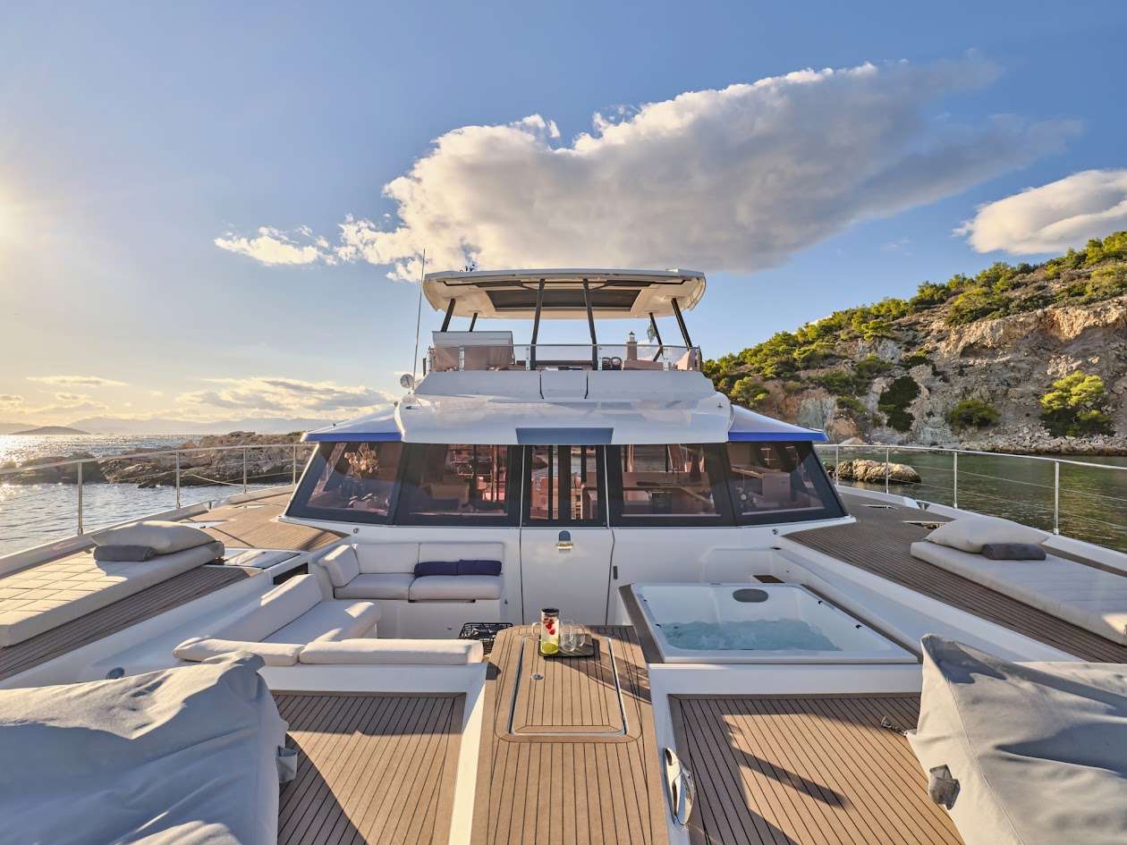 Charter Yacht MAJESTY OF GREECE - Fountaine Pajot Power 67 - 5 Cabins - Nea Peramos - Athens - Mykonos - Paros - Cyclades - Greece