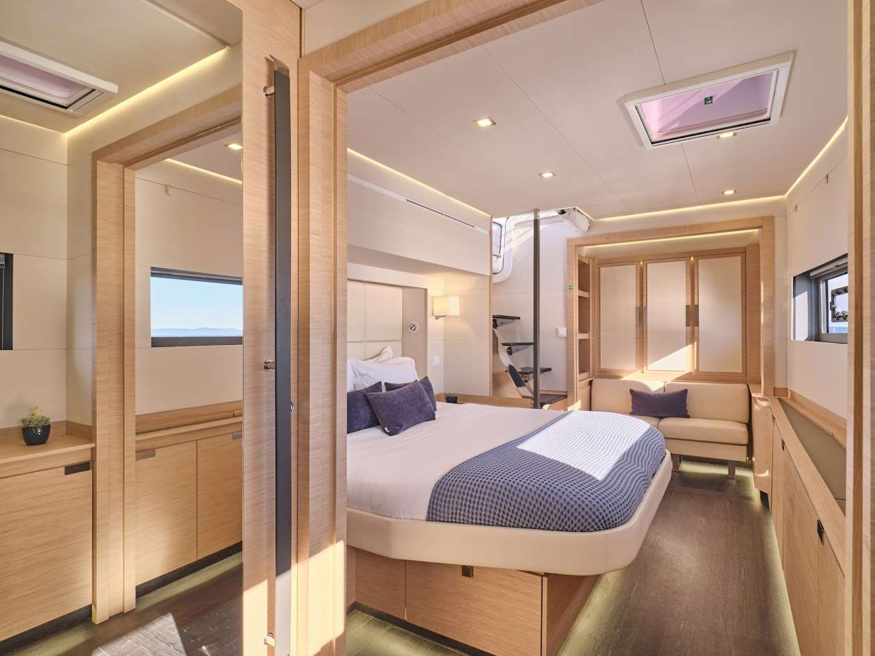 Charter Yacht MAJESTY OF GREECE - Fountaine Pajot Power 67 - 5 Cabins - Nea Peramos - Athens - Mykonos - Paros - Cyclades - Greece