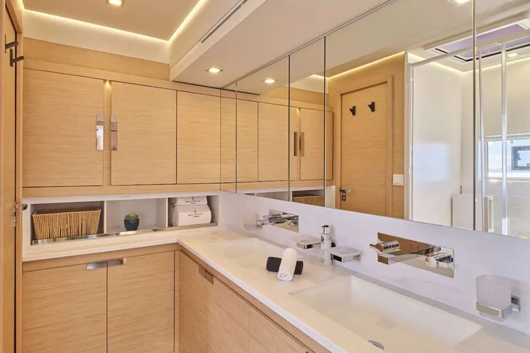 Charter Yacht MAJESTY OF GREECE - Fountaine Pajot Power 67 - 5 Cabins - Nea Peramos - Athens - Mykonos - Paros - Cyclades - Greece