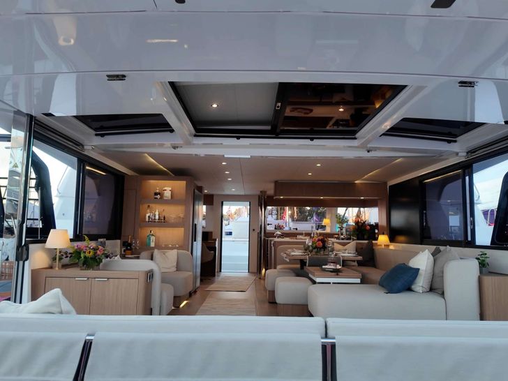 SNAPDRAGON Bali 5.8 - Saloon SNAPDRAGON Bali 5.8 - Saloon