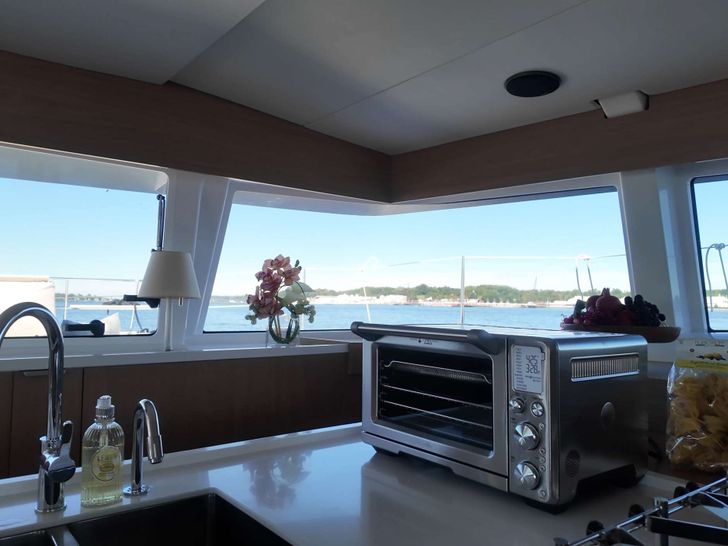 SNAPDRAGON Bali 5.8 - galley SNAPDRAGON Bali 5.8 - galley