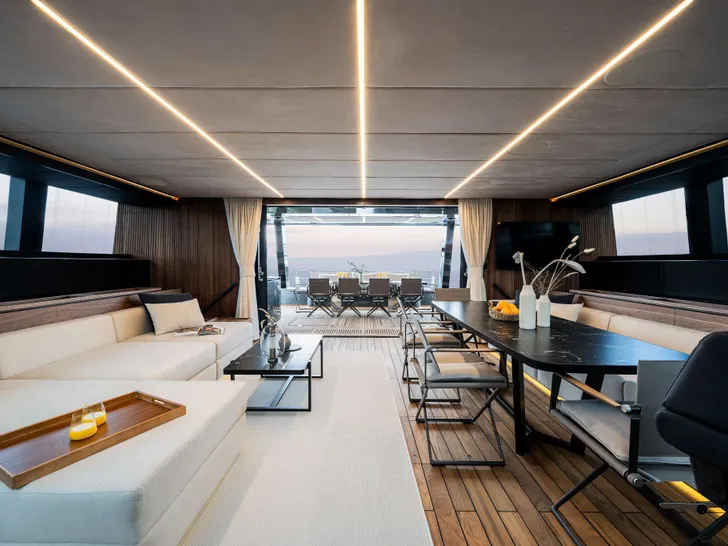 DOUBLE HAPPINESS Sunreef 60 Eco Power - saloon lounge and dining area DOUBLE HAPPINESS Sunreef 60 Eco Power - saloon lounge and dining area