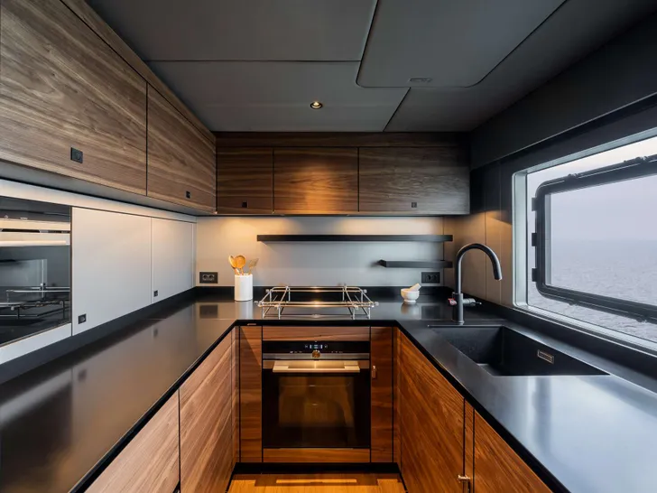 DOUBLE HAPPINESS Sunreef 60 Eco Power - galley DOUBLE HAPPINESS Sunreef 60 Eco Power - galley