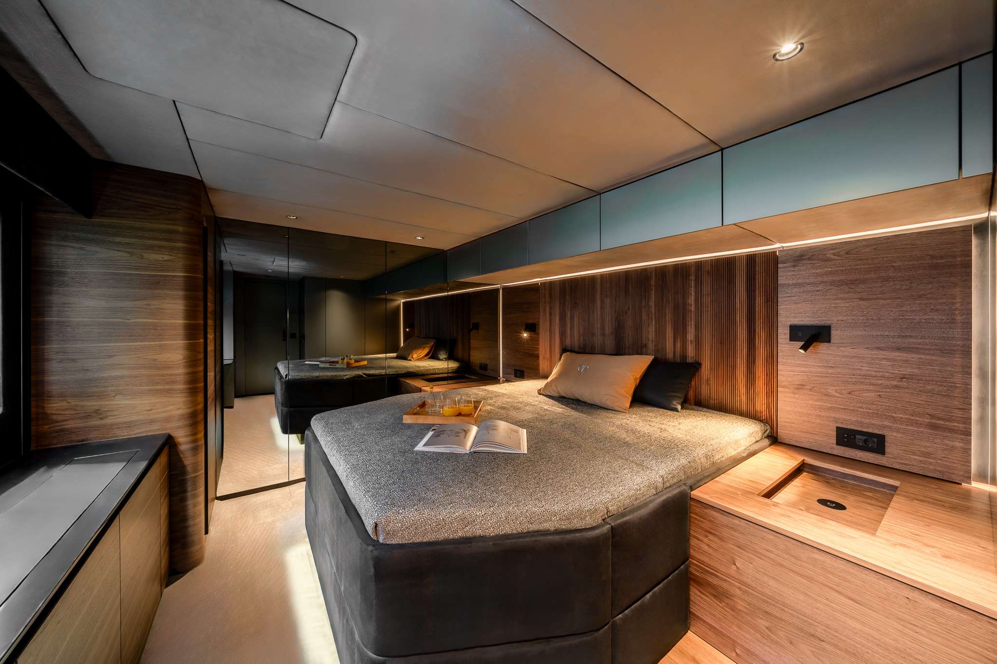 DOUBLE HAPPINESS Sunreef 60 Eco Power - master cabin