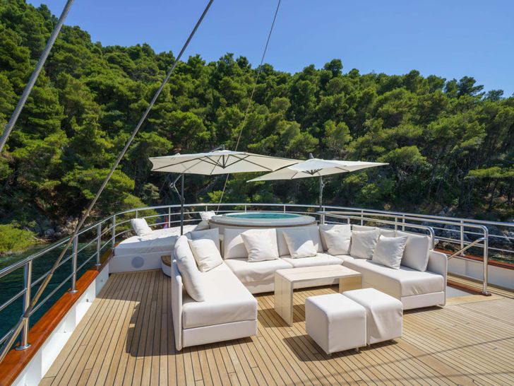 MAIA Custom Sailing Yacht 53m - sundeck lounge MAIA Custom Sailing Yacht 53m - sundeck lounge