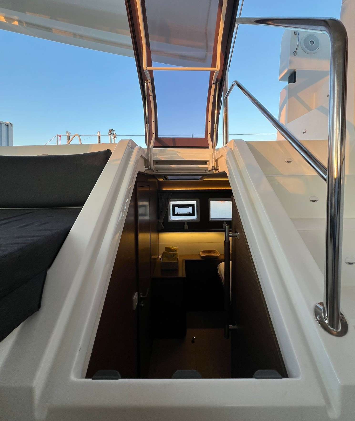 Charter Yacht SÉRÉNITÉ - Lagoon 52 - 4 Cabins - Marseille - Cannes - Monaco - St Tropez - French Riviera