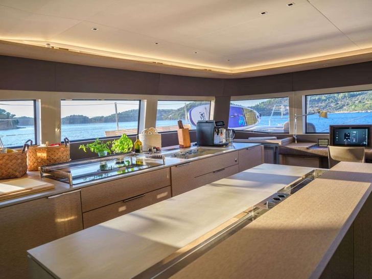 PALOMA Lagoon Sixty 5 - galley PALOMA Lagoon Sixty 5 - galley
