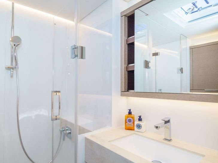 PALOMA Lagoon Sixty 5 - VIP cabin bathroom PALOMA Lagoon Sixty 5 - VIP cabin bathroom