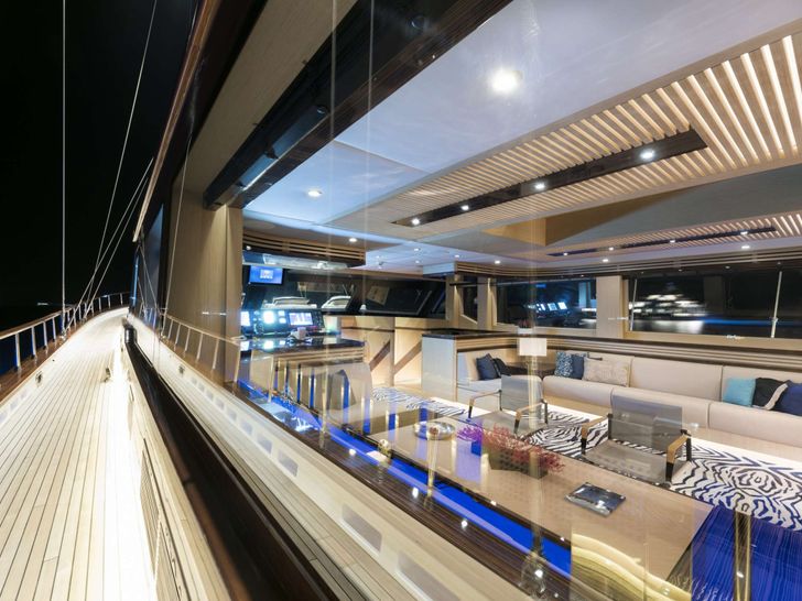 THAT'S AMORE Bodrum Shipyard 42m - side walkway THAT'S AMORE Bodrum Shipyard 42m - side walkway