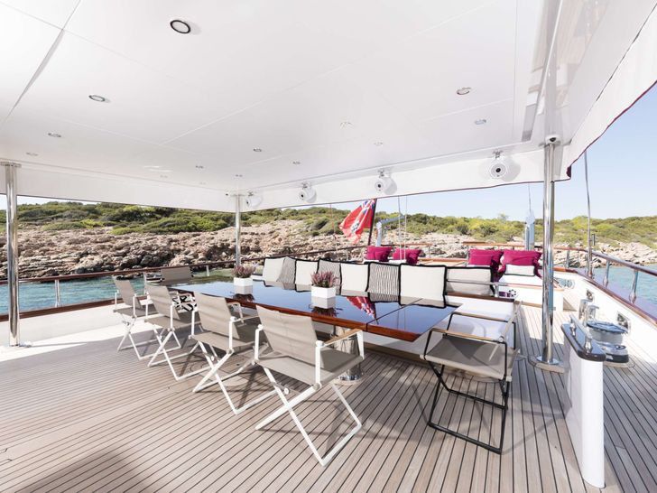THAT'S AMORE Bodrum Shipyard 42m - upper deck alfresco dining area THAT'S AMORE Bodrum Shipyard 42m - upper deck alfresco dining area