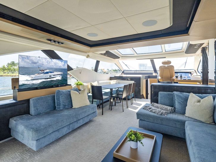 FANTASTIC Azimut 77S - saloon FANTASTIC Azimut 77S - saloon