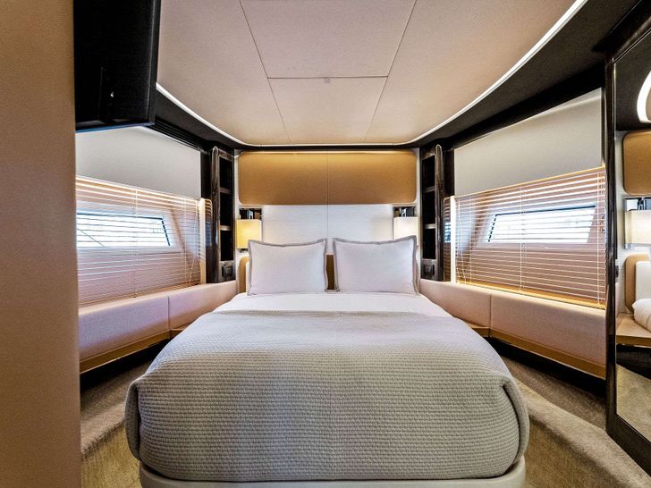 FANTASTIC Azimut 77S - VIP cabin FANTASTIC Azimut 77S - VIP cabin