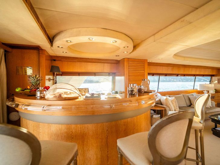 SEA LADY II W.A Souter&Son 41m - bar area SEA LADY II W.A Souter&Son 41m - bar area