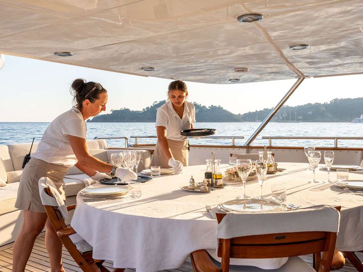 SEA LADY II W.A Souter&Son 41m - alfresco dining set up SEA LADY II W.A Souter&Son 41m - alfresco dining set up