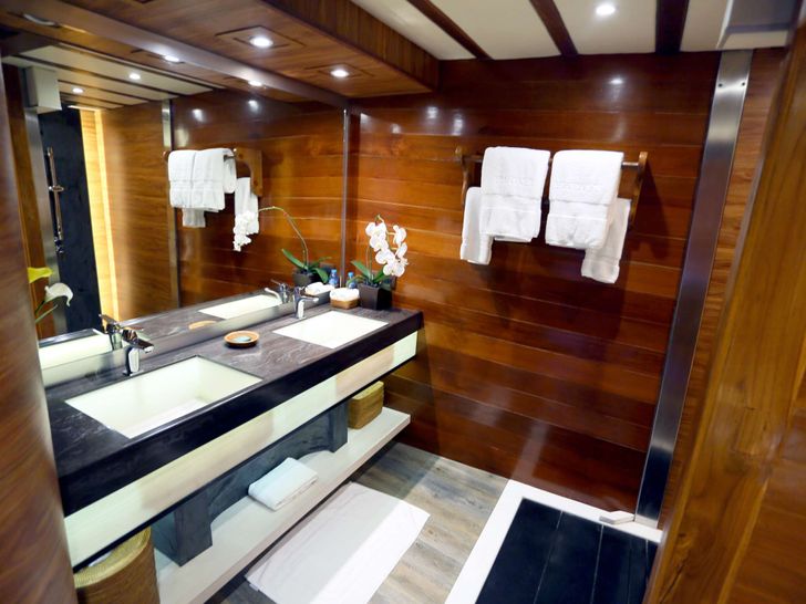 LAMIMA Phinisi 65m - master cabin bathroom LAMIMA Phinisi 65m - master cabin bathroom