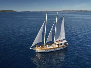 GREEN RAY - Custom 28m - 6 Cabins - Split - Dubrovnik - Hvar - Trogir - Croatia GREEN RAY - Custom 28m - 6 Cabins - Split - Dubrovnik - Hvar - Trogir - Croatia