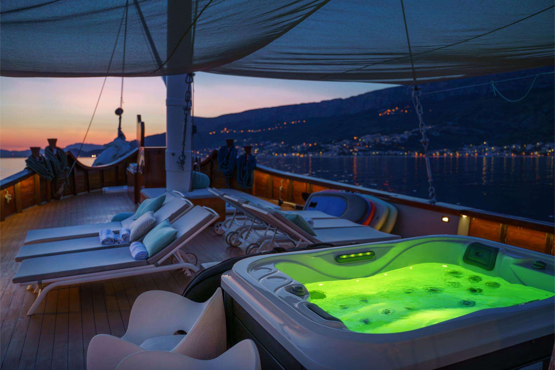 GREEN RAY Custom Gulet 28m - sunbathing area and jacuzzi under the sunset
