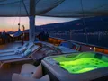 GREEN RAY Custom Gulet 28m - sunbathing area and jacuzzi under the sunset GREEN RAY Custom Gulet 28m - sunbathing area and jacuzzi under the sunset