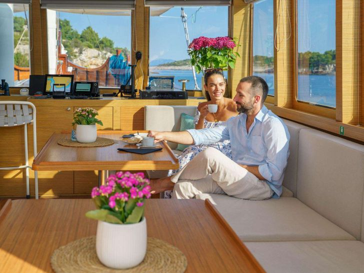 GREEN RAY Custom Gulet 28m - guests in the saloon GREEN RAY Custom Gulet 28m - guests in the saloon